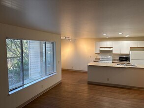 Madison Gate in Seattle, WA - Building Photo - Building Photo