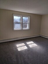 4 Knights Bridge Dr in Nashua, NH - Building Photo - Building Photo