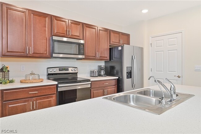 property at 1009 Jacaranda Pkwy E