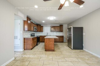 14826 N 38th St in Phoenix, AZ - Foto de edificio - Building Photo