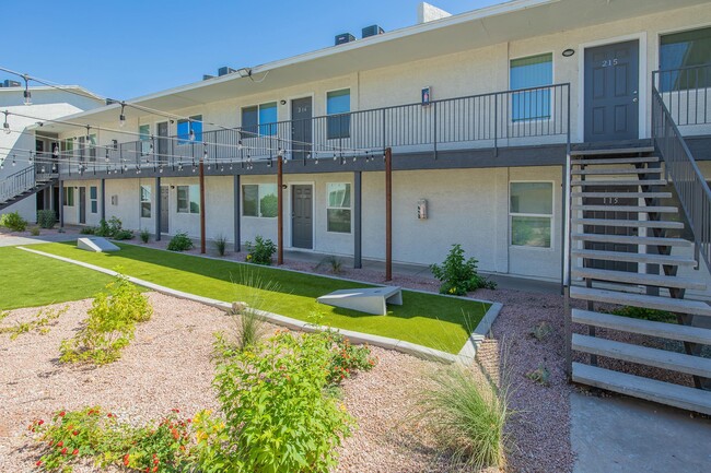 Two | Five Greenway Apartments in Phoenix, AZ - Foto de edificio - Building Photo