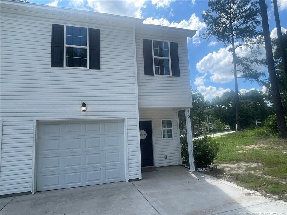 705 Georgetown Cir in Fayetteville, NC - Building Photo