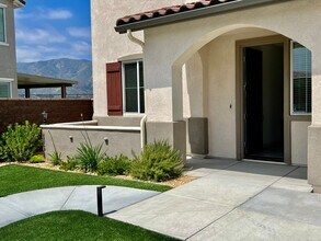 29131 Brittbush in Lake Elsinore, CA - Foto de edificio - Building Photo