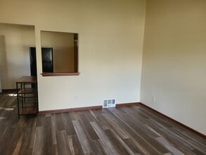 220 S Jefferson St, Unit B in Waterford, WI - Building Photo - Building Photo