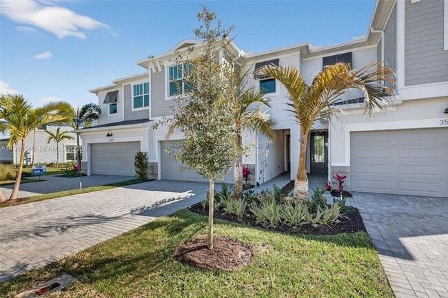 3574 NW Solange Ct in Jensen Beach, FL - Foto de edificio - Building Photo