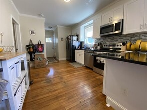 22 Rice St, Unit 1 in Cambridge, MA - Foto de edificio - Building Photo