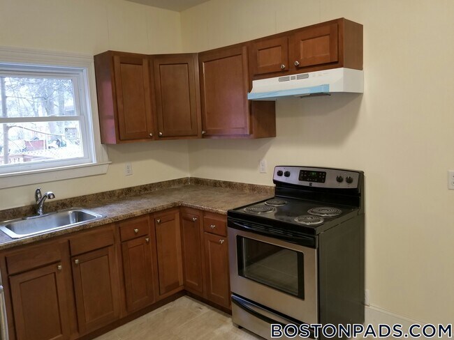 81 Ruthven St in Boston, MA - Foto de edificio - Building Photo