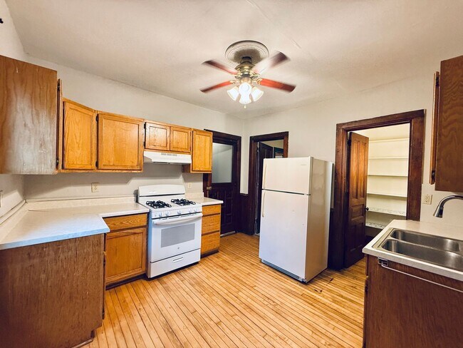 property at 1214 E Mifflin St