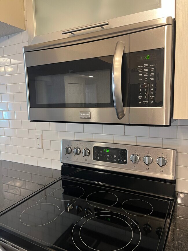 8608 Connors Rd NW in Edmonton, AB - Building Photo - Building Photo