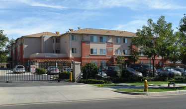 Beaumont Terrace Co-op in Beaumont, CA - Foto de edificio - Building Photo