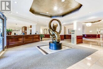 7825 Bayview Ave in Markham, ON - Building Photo - Building Photo