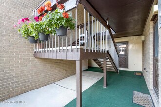 28 Meadow Green Cir in Englishtown, NJ - Building Photo - Building Photo