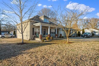 1715 Smallhouse Rd in Bowling Green, KY - Building Photo - Building Photo