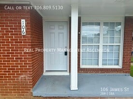 106 James St in Rossville, GA - Building Photo
