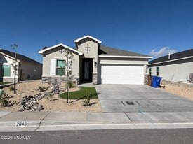 2045 Montosa Rd in Las Cruces, NM - Building Photo