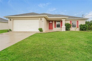 3011 64th St W in Lehigh Acres, FL - Building Photo