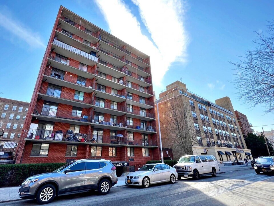 139-76 35th Ave in Queens, NY - Building Photo