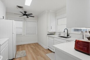 1169 Pacific St in Bakersfield, CA - Building Photo