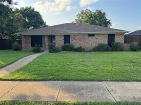 1411 Meadow Glen St in Richardson, TX - Building Photo