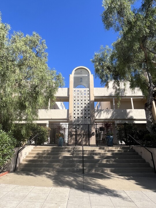 Casa Linda Apartments in La Jolla, CA - Building Photo