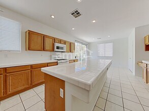 9055 Hunting Arrow St in Las Vegas, NV - Foto de edificio - Building Photo
