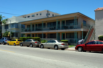 1600 Drexel in Miami Beach, FL - Foto de edificio - Building Photo