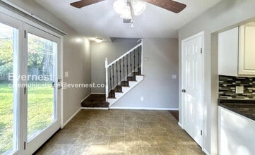 2143 Wadsworth Dr in Columbus, OH - Foto de edificio - Building Photo