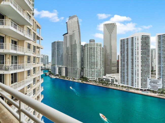 888 Brickell Key in Miami, FL - Building Photo - Building Photo