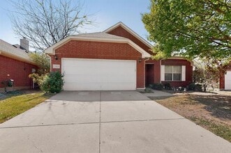 2008 Jasmine Valley Drive in Little Elm, TX - Building Photo - Building Photo