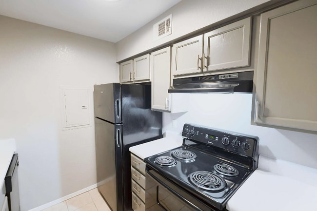 390 Shady Ln Dr in Fort Worth, TX - Building Photo - Building Photo
