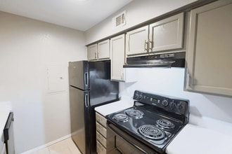 390 Shady Ln Dr in Fort Worth, TX - Building Photo - Building Photo