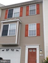 102 Zephyr Ln in Winchester, VA - Building Photo