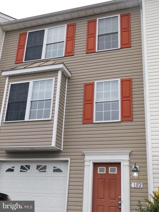 102 Zephyr Ln in Winchester, VA - Building Photo