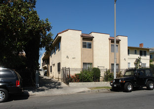 327 N Oxford Ave in Los Angeles, CA - Building Photo - Building Photo