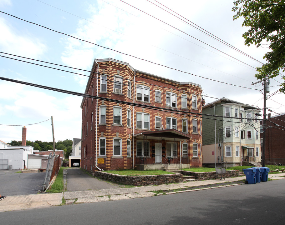 315 High St in New Britain, CT - Building Photo