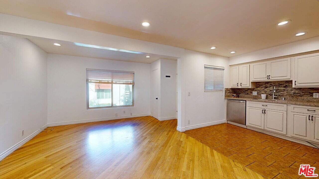 5652 Yolanda Ave in Los Angeles, CA - Building Photo