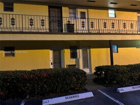 2800 NE 203rd St in Miami, FL - Building Photo