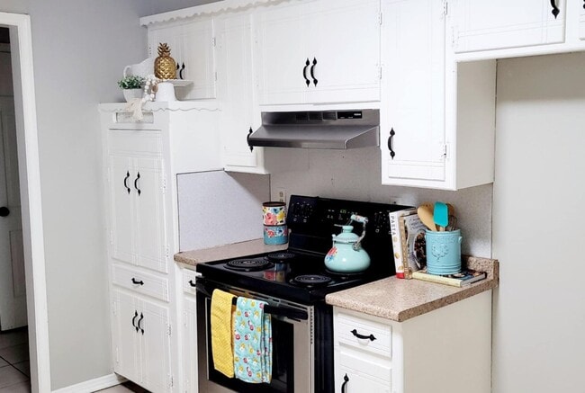 825 Eagle Dr in Moore, OK - Building Photo - Building Photo