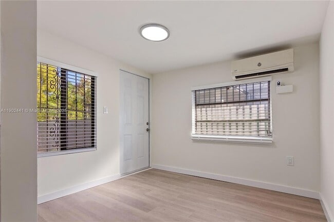 218 SW 6th Ave in Miami, FL - Foto de edificio - Building Photo