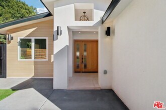 4656 Greenbush Ave in Los Angeles, CA - Building Photo - Building Photo