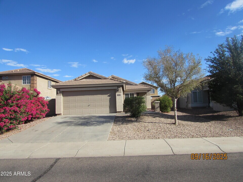 22212 W Tonto St in Buckeye, AZ - Building Photo