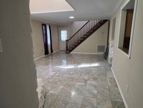 4213 Paradis Ln in Kenner, LA - Foto de edificio - Building Photo