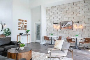 520 FM306 in New Braunfels, TX - Building Photo