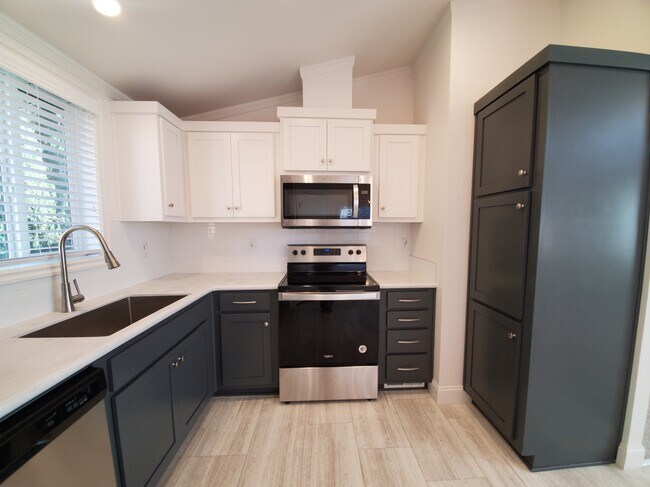 25918 Meadowmist Dr in Hayward, CA - Building Photo - Building Photo