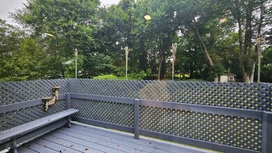 5 Tudor Ct W in Old Saybrook, CT - Foto de edificio - Building Photo