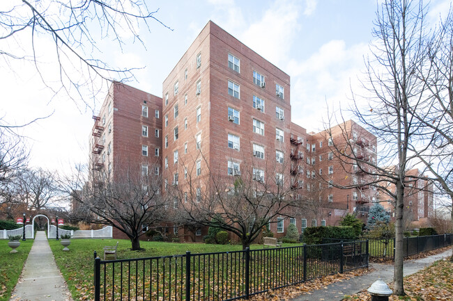 7715 113th St in Forest Hills, NY - Building Photo - Building Photo