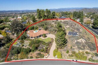 13012 Solera Way in Poway, CA - Foto de edificio - Building Photo