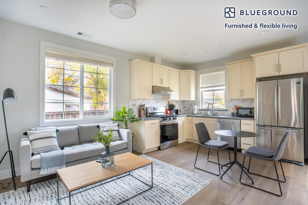 263 E Hedding St in San Jose, CA - Building Photo