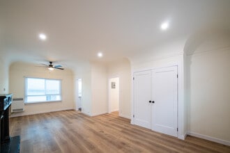 211 N Berendo St in Los Angeles, CA - Building Photo - Building Photo