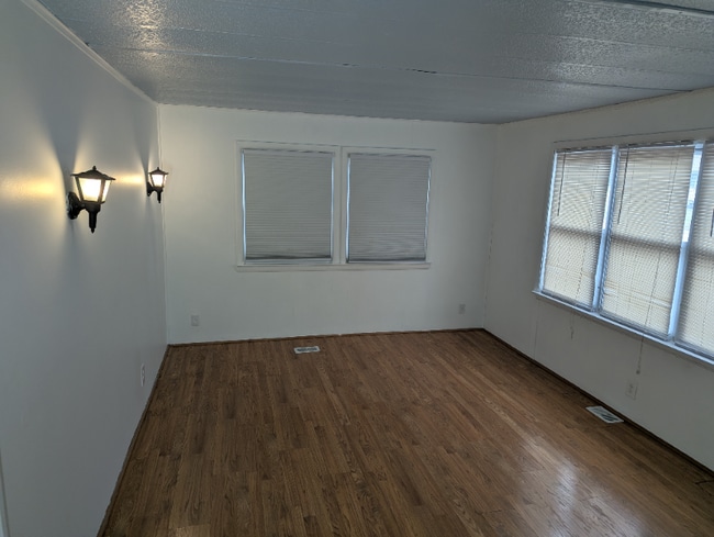 10553 Waller Rd in Laurel, DE - Building Photo - Building Photo